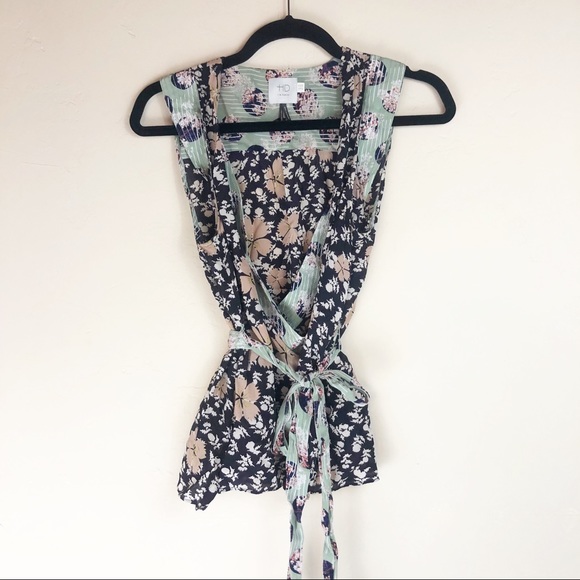 Anthropologie HD in Paris Starflower Wrap Top - Picture 4 of 8